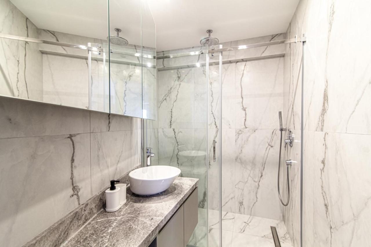 Flat With Panoramic Bosphorus View In Cihangir Istanboel Buitenkant foto