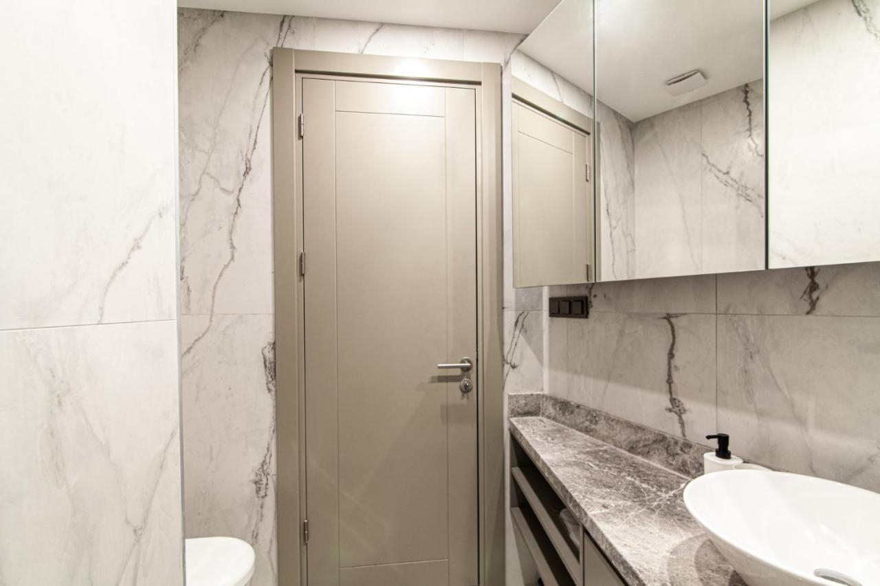 Flat With Panoramic Bosphorus View In Cihangir Istanboel Buitenkant foto